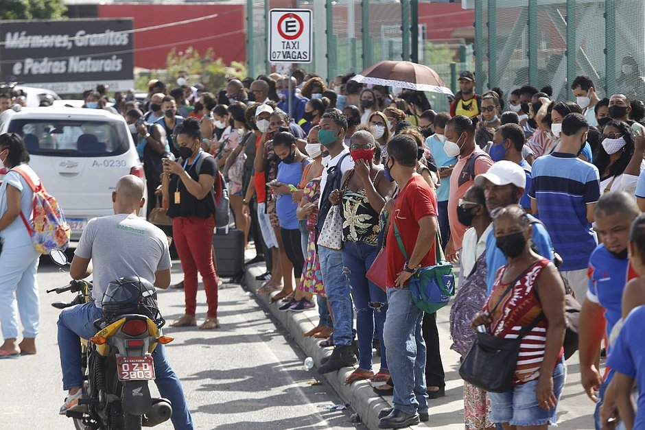 Com possibilidade de nova greve, ônibus metropolitanos voltam a circular nesta sexta