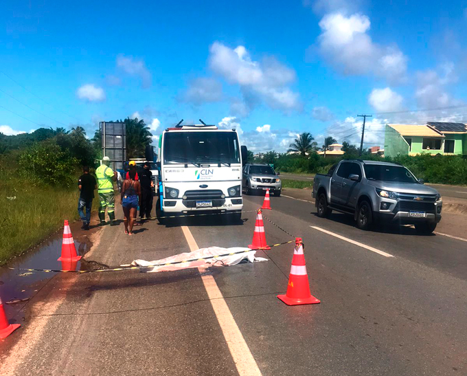 Homem morre atropelado na BA-099, próximo a Barra do Jacuípe