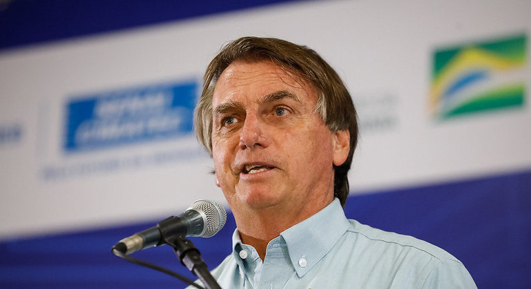 “Tentam nos igualar a quem nos antecedeu”, afirma Bolsonaro