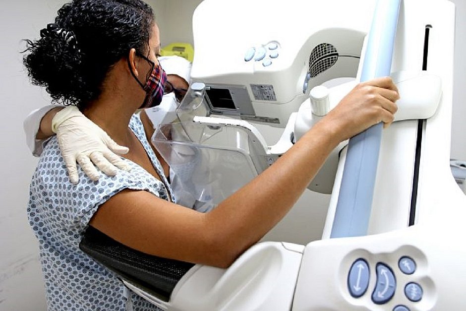Carreta móvel realiza mamografias gratuitamente em Dias d'Ávila