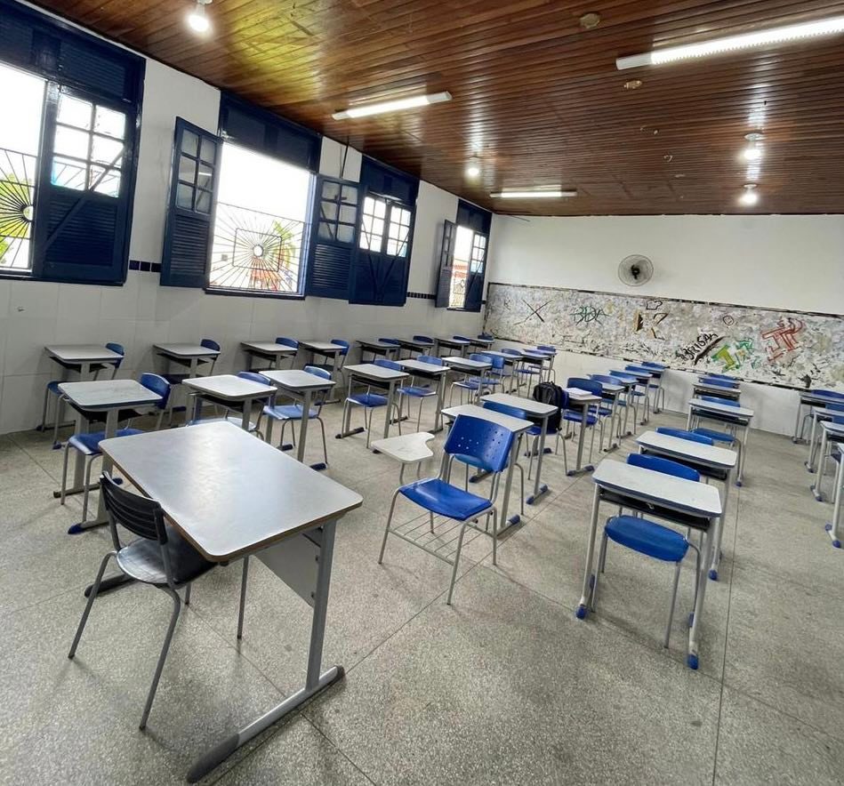 Alunos denunciam falta de professor em colégio estadual de Mata de São João