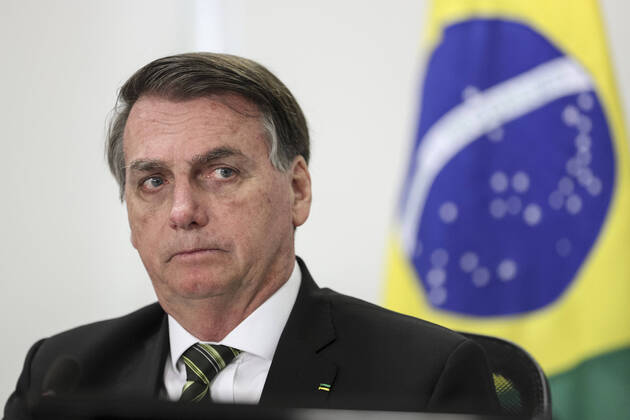 Bolsonaro recebe alta após passar a noite em hospital