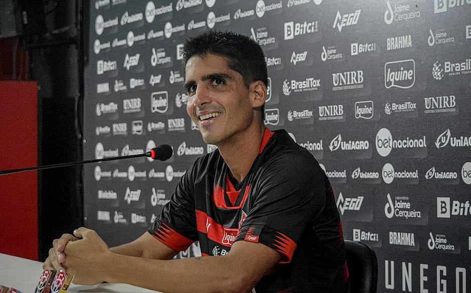 Ex-Bahia, Gustavo Blanco é apresentado pelo Vitória: 'Eu gosto da pressão'