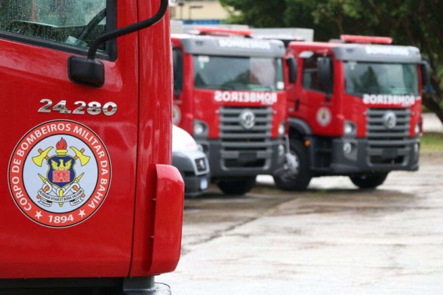Incêndio atinge prédio e deixa ferido em conjunto habitacional