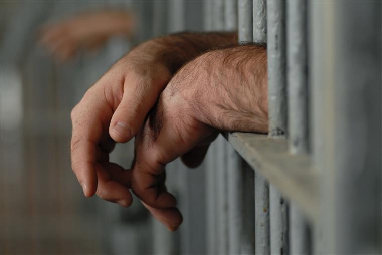 Homem é condenado a 28 anos de prisão por estuprar e matar enteada 