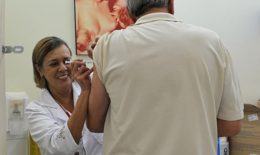 Vacinação contra a gripe começa em todo o país