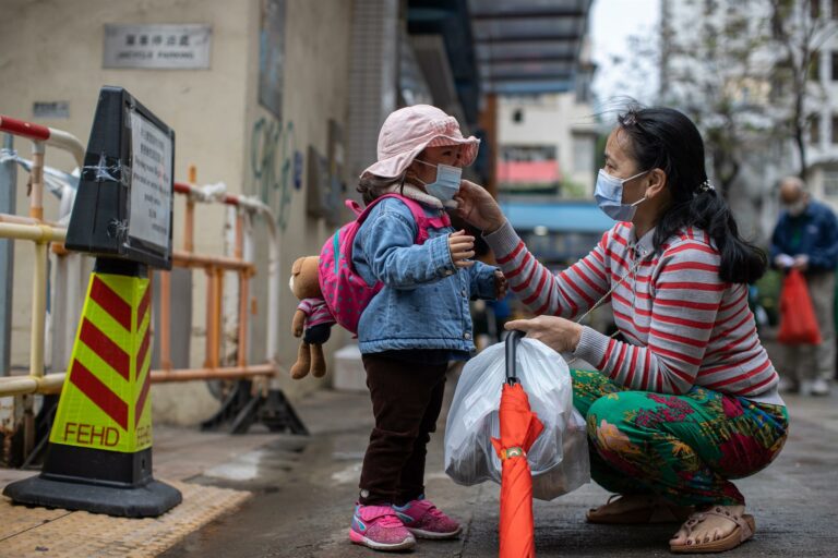 Em novo surto, Xangai separa crianças com Covid-19 dos pais