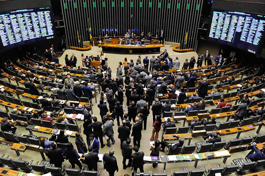 PP, PL e Republicanos são os partidos que mais ganharam deputados com a janela partidária