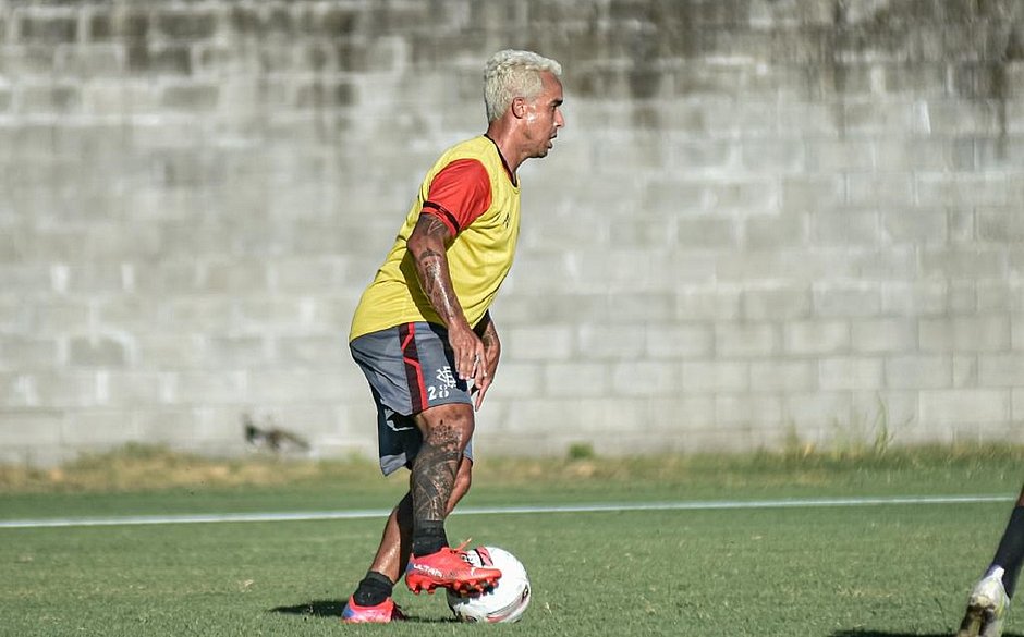 Jadson desfalca o Vitória na estreia da Série C do Brasileiro