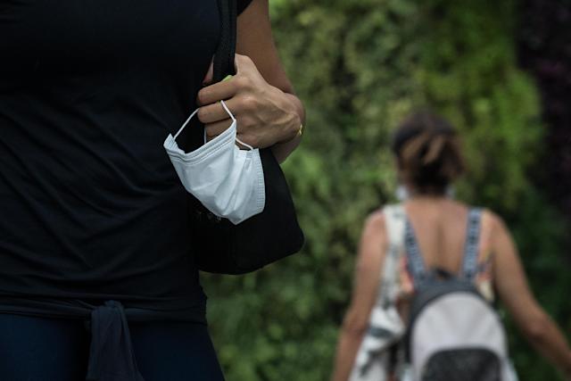 Lauro de Freitas flexibiliza uso de máscaras em locais fechados