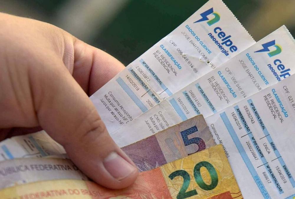 Taxa extra na conta de luz deixa de ser cobrada a partir deste sábado (16)