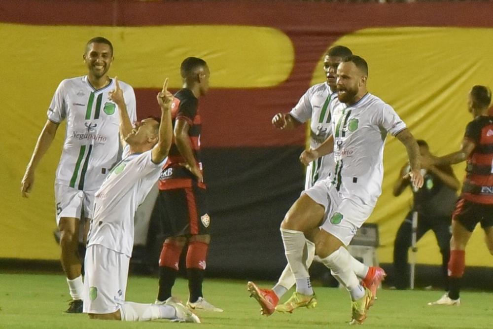 Sem criatividade, Vitória é derrotado para o Floresta no Barradão