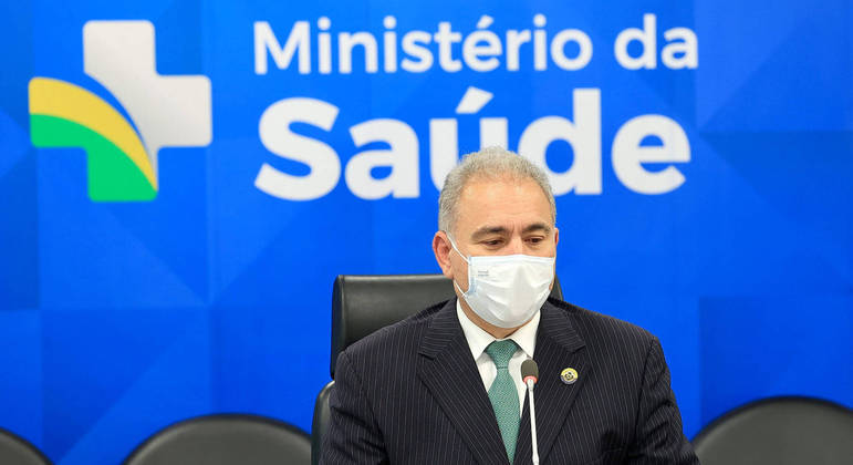 Coronavac deixa de ser usada em adultos, anuncia Queiroga