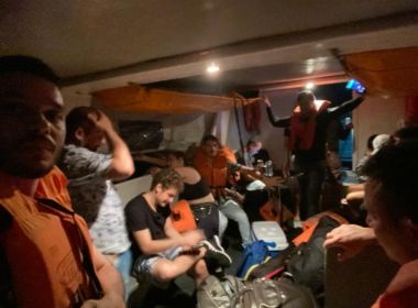 Banda Estakazero vive momentos de pânico em alto mar