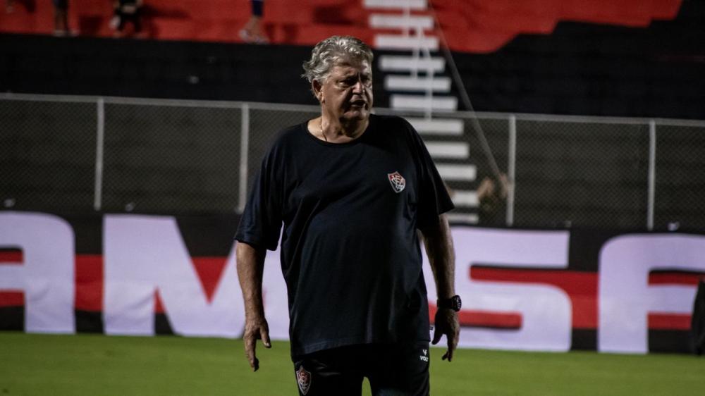 Vitória demite Geninho após derrota para o Fortaleza