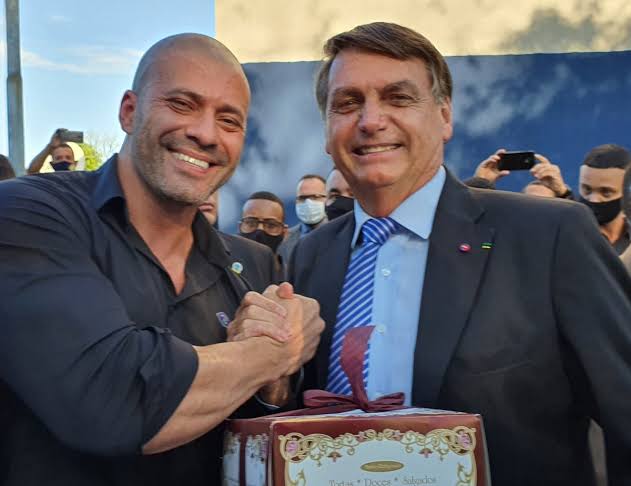 Bolsonaro decreta indulto ao deputado Daniel Silveira