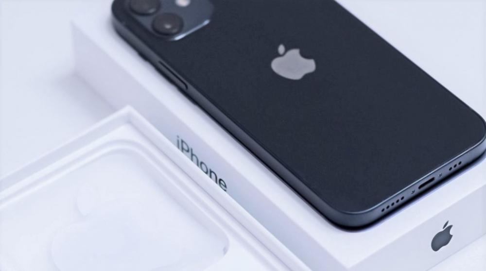 Apple vai pagar indenização de R$ 5 mil por vender iPhone sem carregador