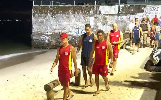 Jovens são achados mortos em praia da Ribeira 