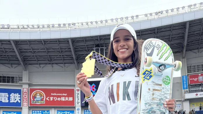 Rayssa Leal conquista ouro e sobe pela primeira vez no pódio do X-Games