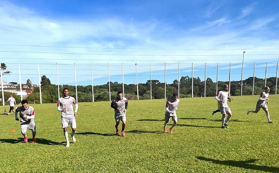Capitão do Vitória, Ewerton Páscoa está sem dor e será reavaliado