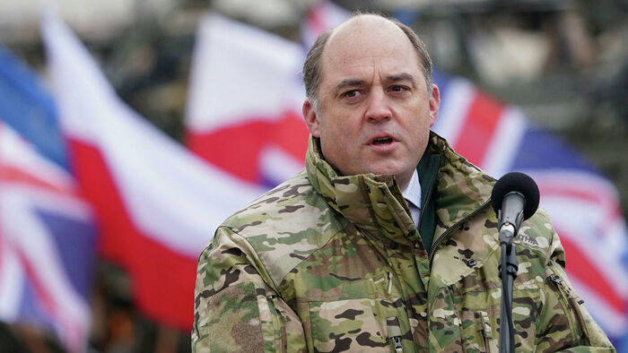 Cerca de 15 mil militares russos foram mortos na Ucrânia, diz secretário britânico