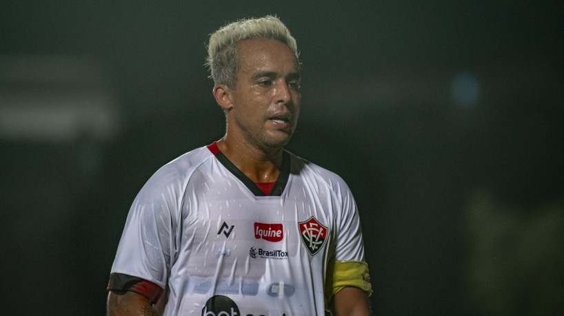  Jadson entra em acordo e rescinde contrato com o Vitória