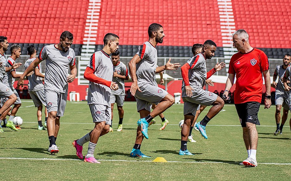 Com desfalques, Vitória faz último treino antes de pegar o Manaus
