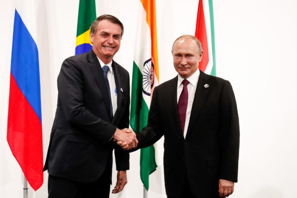 Bolsonaro propõe comitiva de presidentes para visitar Putin