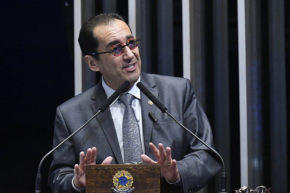 STF afasta imunidade parlamentar e abre ações contra senador Kajuru