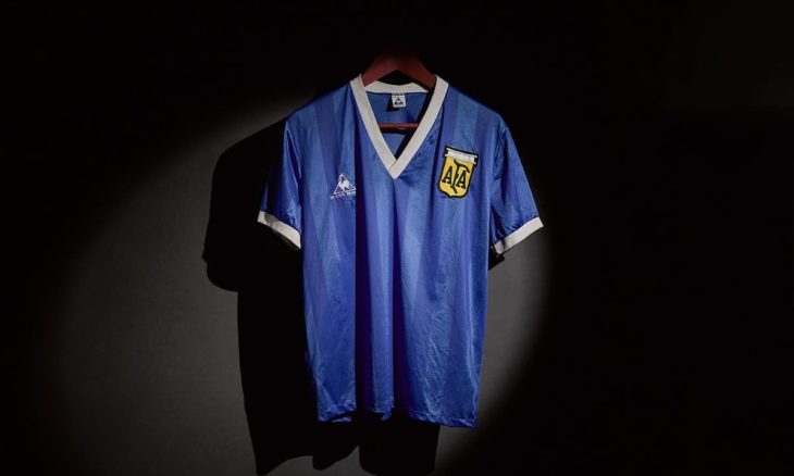 Camisa usada por Maradona é leiloada por R$ 44,2 milhões