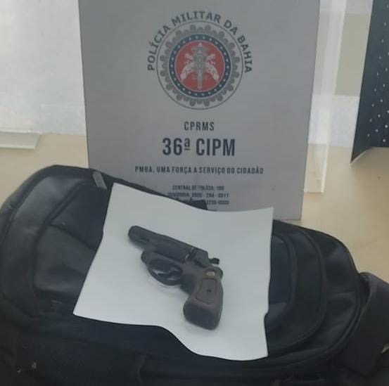Estudante é apreendido após ser encontrado com arma dentro de escola em Dias d’Ávila