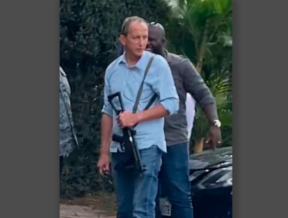 Homem com armamento pesado acompanha Lula em evento em Campinas 