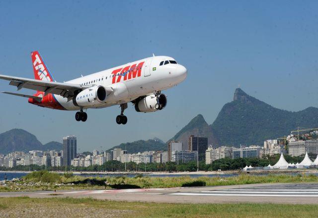 Anvisa avalia retomada do serviço de bordo em voos domésticos