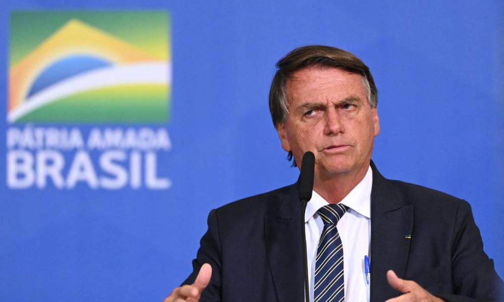 Para Planalto, críticas de Anitta e DiCaprio ajudam Bolsonaro