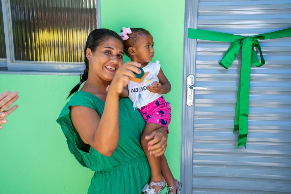 Prefeitura de Pojuca entrega 5 casas populares do Programa Social Fim da Taipa
