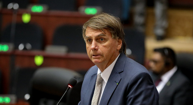 Bolsonaro diz que Forças Armadas não vão interferir nas eleições
