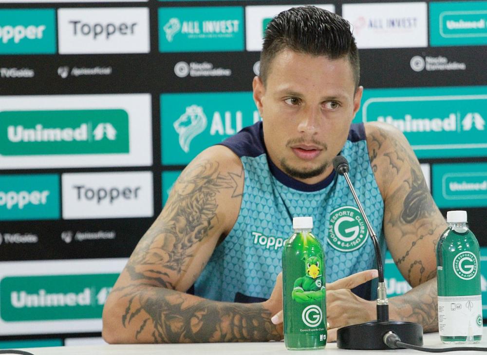 Vitória acerta contratação do atacante Rafinha 