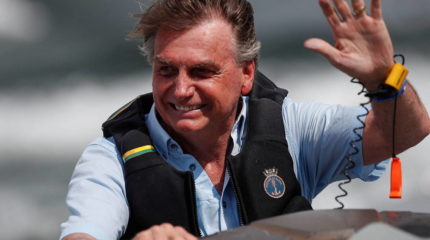 Bolsonaro diz que não vai tabelar preço de combustíveis na Petrobras