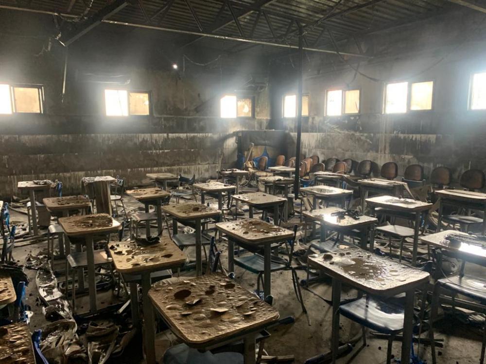 Dias d'Ávila: escola municipal pega fogo na Urbis 