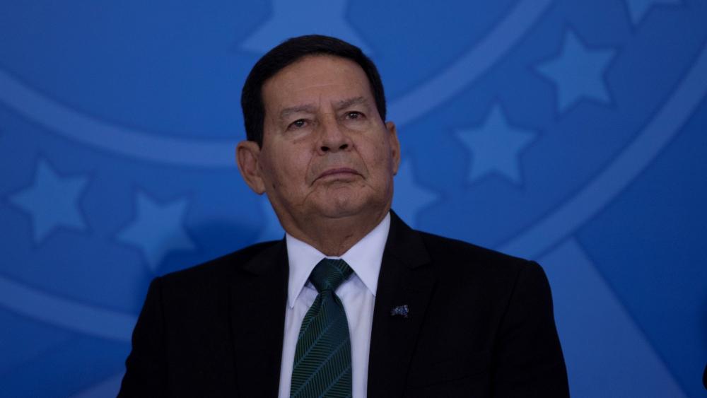 Mourão apoia fala de Bolsonaro sobre ditadura e AI-5: “Já passou”