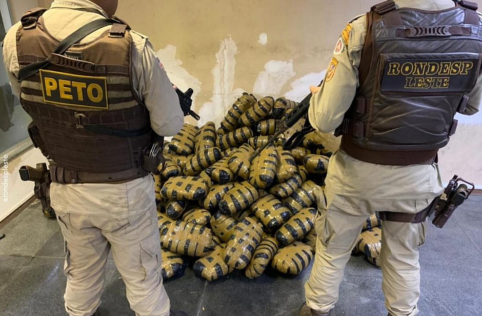 Veículo com 150kg de maconha é interceptado em Feira de Santana