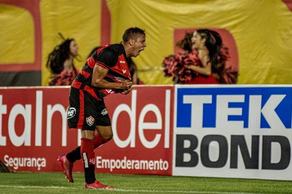 Vitória atropela o Confiança no Barradão e deixa o Z-4 da Série C