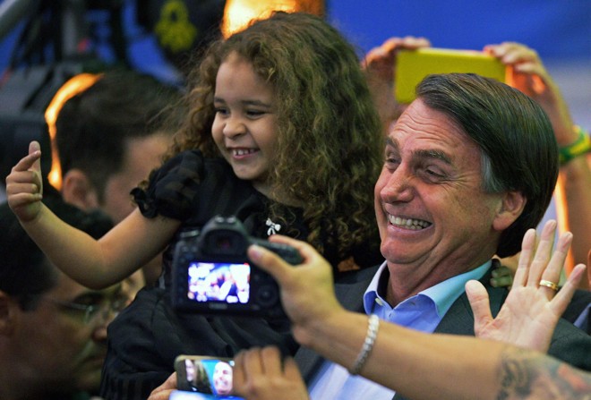 Ministros preveem vitória de Bolsonaro no 1º turno, diz coluna 