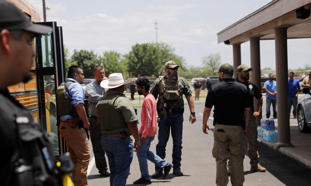 Atirador mata 14 estudantes e uma professora em escola no Texas