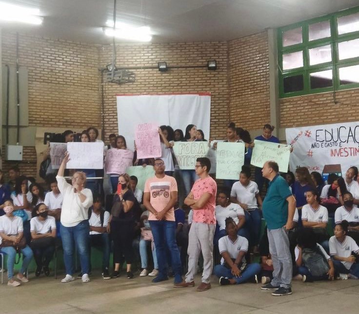 Estudantes do Alaor Coutinho protestam contra superlotação em salas de aula