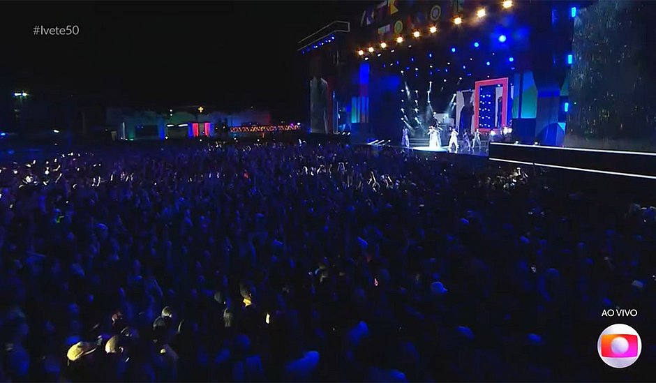 Multidão lota show de aniversário de Ivete em Juazeiro: 'Meu coração vai explodir'