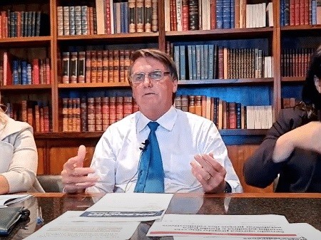 “Soltou Lula para ser presidente”, diz Bolsonaro sobre Fachin