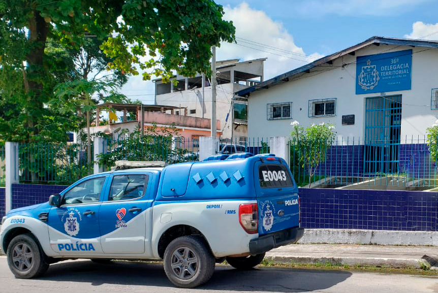 Dupla leva arma de guarda municipal dentro de ônibus em Mata de São João 