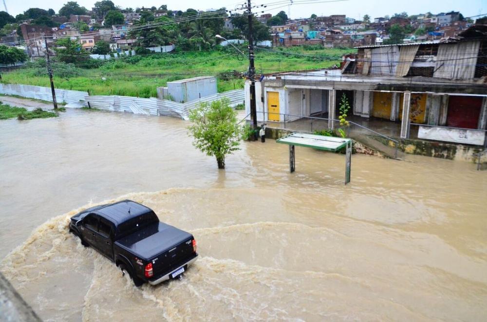 Chuvas deixam 44 mortos e 56 desaparecidos em PE