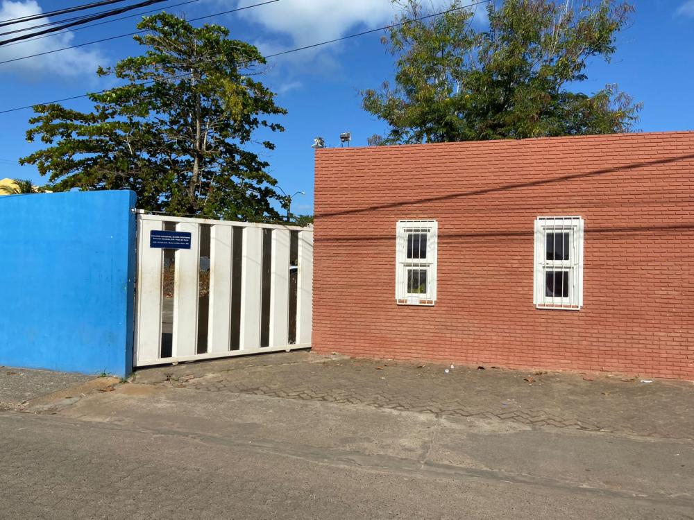 Diretora mostra higiene e organização em cozinha do Colégio Alaor Coutinho